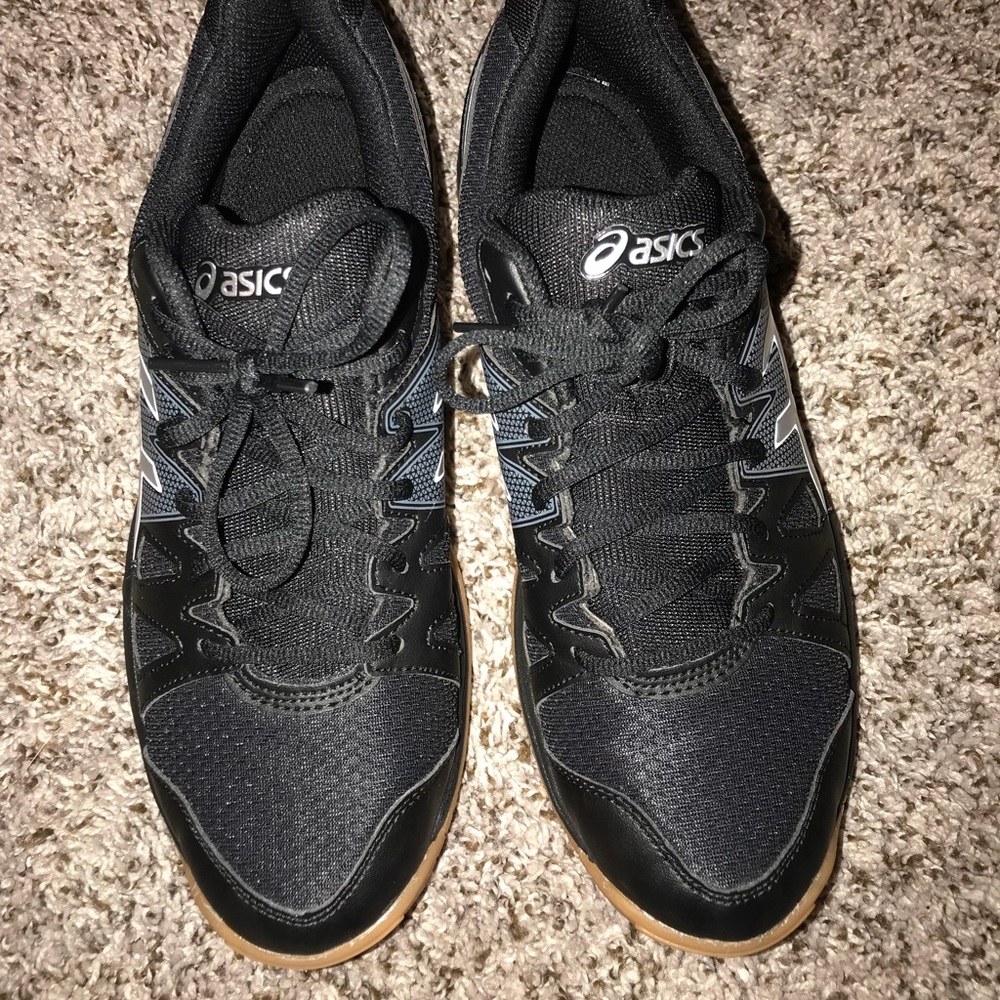 Volleyball shoes